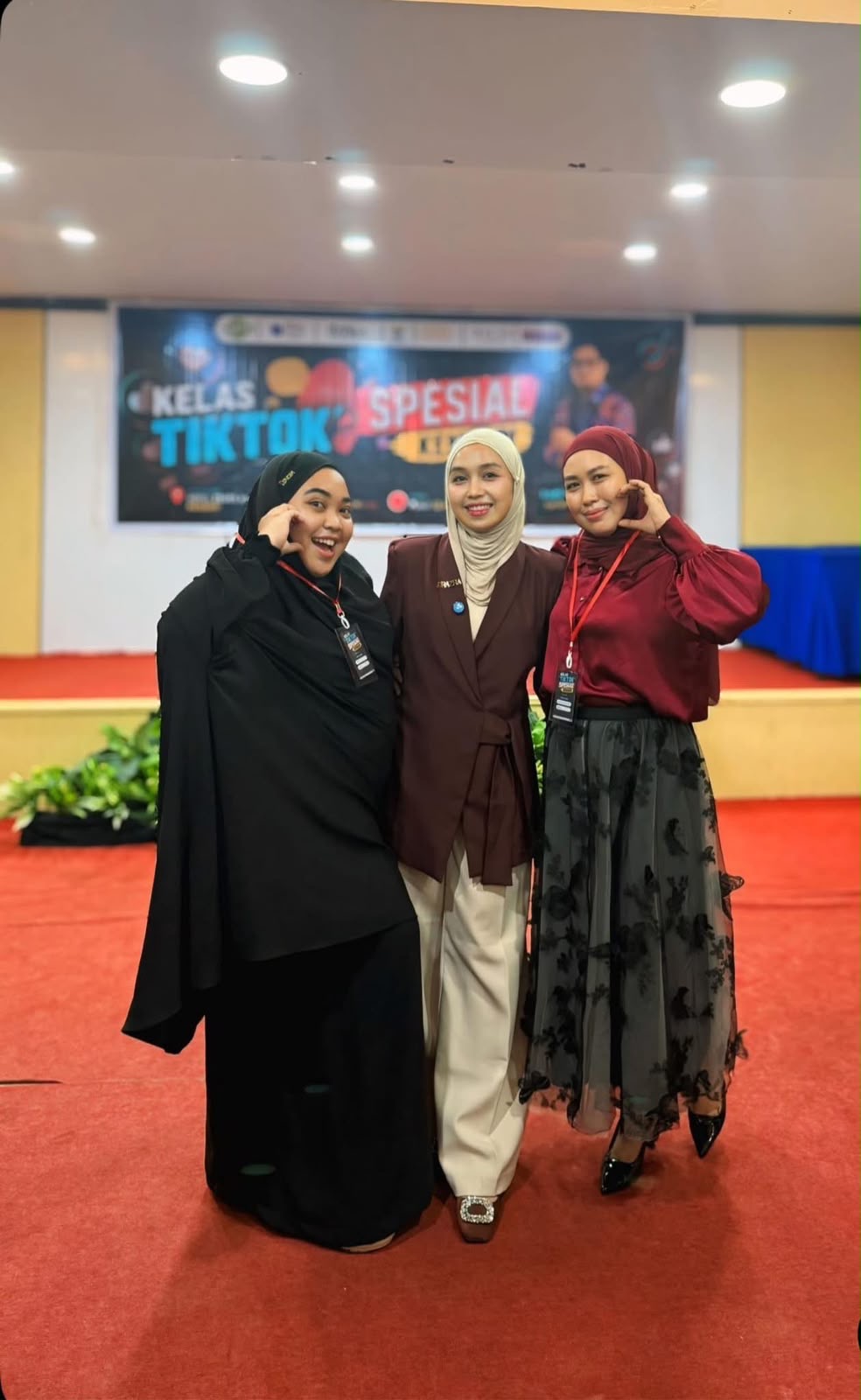 Aktivitas dan komunitas Erna Ningsih bersama DRAZRA